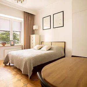 Komfortowy W Scislym Centrum Warszawy Comfortable In The Very Center Of Warszawa